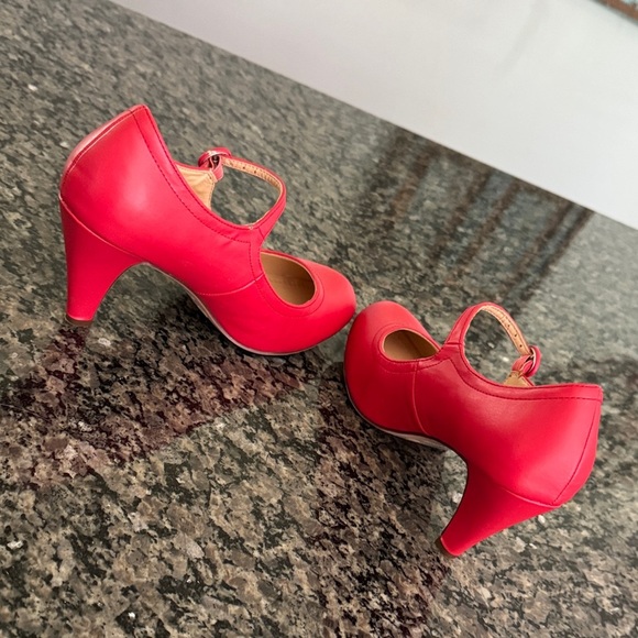 Chase + Chloe Kimmy Red Cutout Mary Jane Heels EUC 8.5 - Picture 7 of 14
